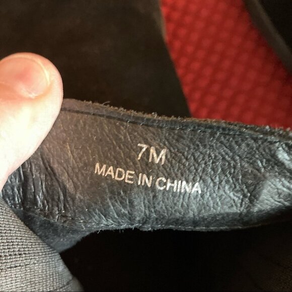 J/SLIDES Sz 7 Suede Upper Rubber Sole Pull On Booties J Slides - Picture 7 of 7